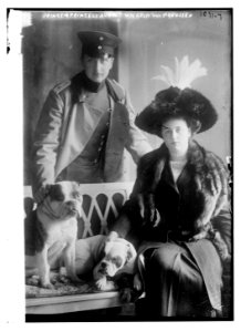Prine and Princess August Wilhelm von Preussen with dogs LCCN2014685187