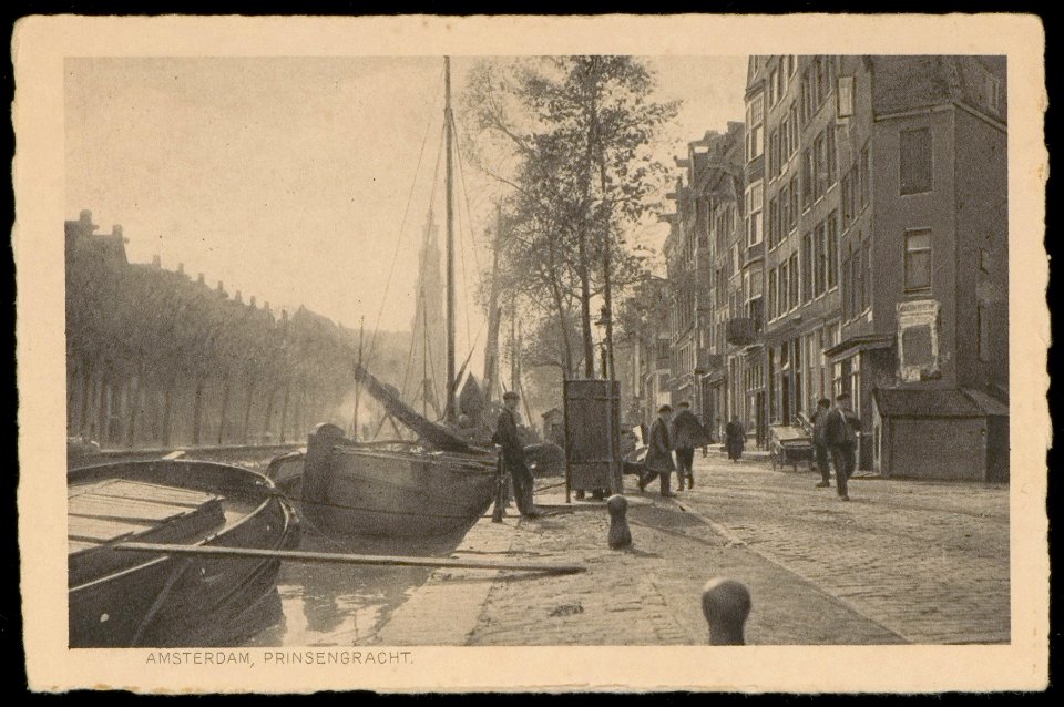 Prinsengracht even zijde met rechts de hoek met de Westerstraat. Op de achtergrond de Westertoren. J. Sleding, Amsterdam, Afb PBKD00111000008