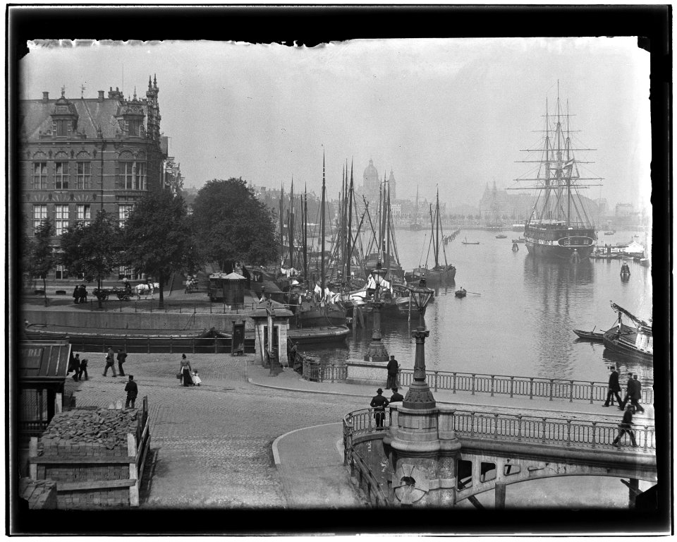 Prins Hendrikkade 189 (links) Jacob Olie (max res) photo