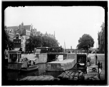 Prinsengracht (Korte) 22 (links) Jacob Olie (max res) photo
