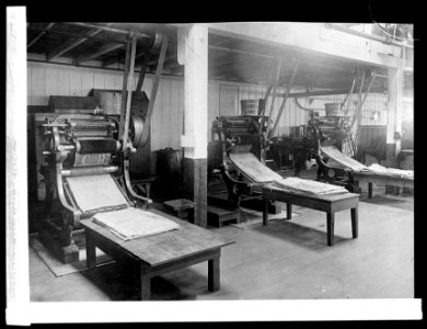 Printing presses. Printing the sugar containers LCCN2016824489
