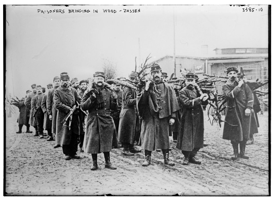 Prisoners, bringing in wood, Zossen LCCN2014698483