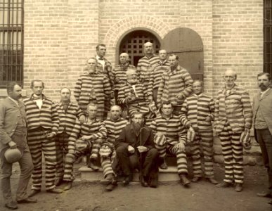 Prisoners in front of jail (cropped)