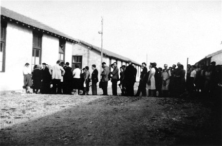 Prisoners in Rivesaltes on line for food distributed by relief agencies