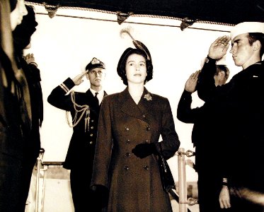 Princess Elizabeth and the Duke of Edinburgh visit USS Des Moines (CA-134) at Malta on 3 January 1950 (USN 707434)