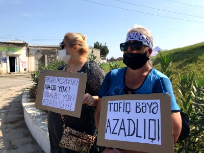 Pro-Yagublu protests in front of the Femida statue in Binə