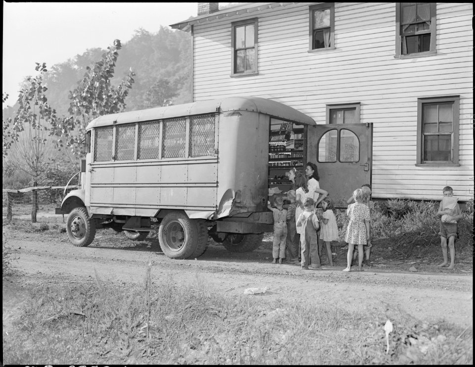 Private traveling grocery store in company housing project. Black Mountain Corporation, 30-31 Mines, Kenvir, Harlan... - NARA - 541276