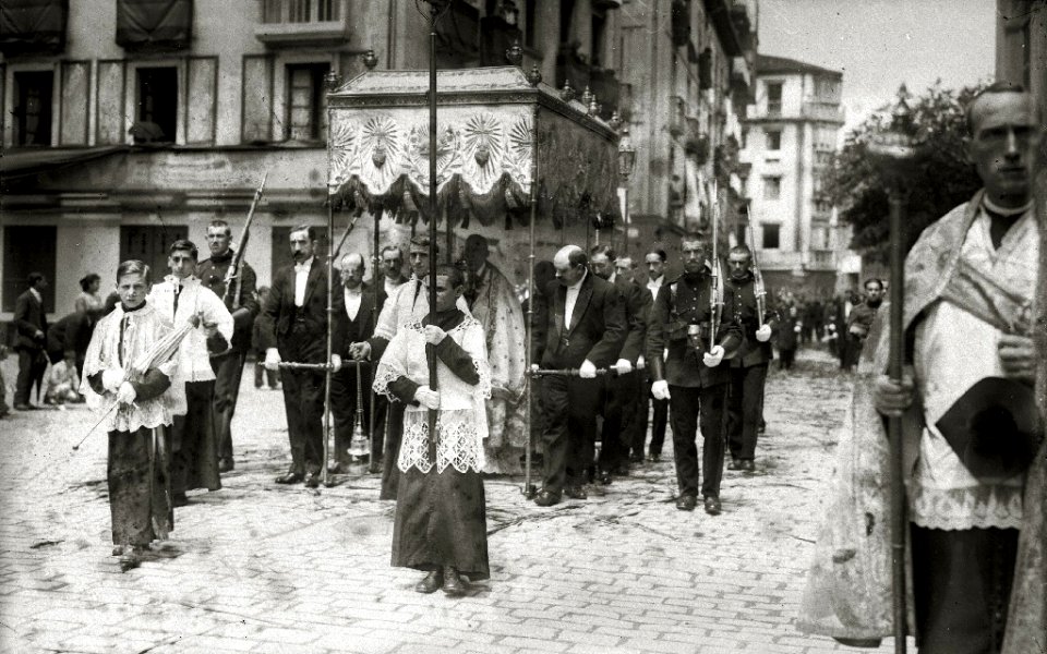 Procesión del Corpus Christi (4 de 7) - Fondo Car-Kutxa Fototeka