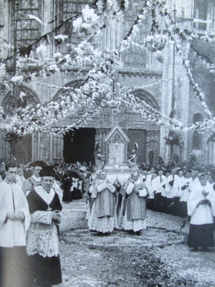 Procession du Voile de la Vierge à Chartres