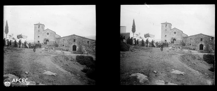 Processó de Corpus a l'església de Sant Pere de Valldaneu (AFCEC GAUSACHS B 01708)