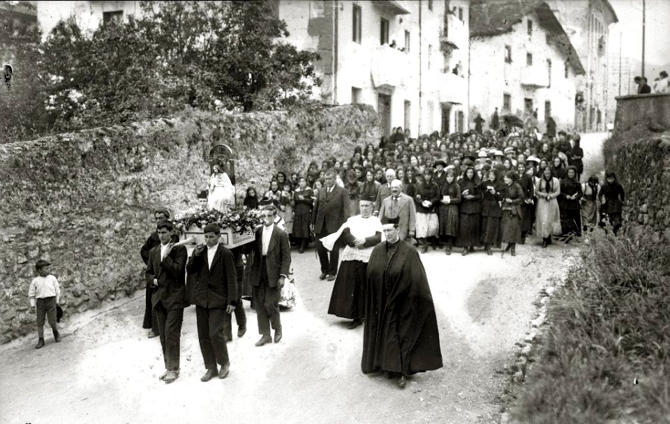 Procesión del Corpus en Andoain (3 de 4) - Fondo Car-Kutxa Fototeka