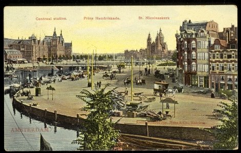 Prins Hendrikkade 6-9, links het Open Havenfront en het Centraal Station op het Stationsplein, Afb ANWU01749000011 photo