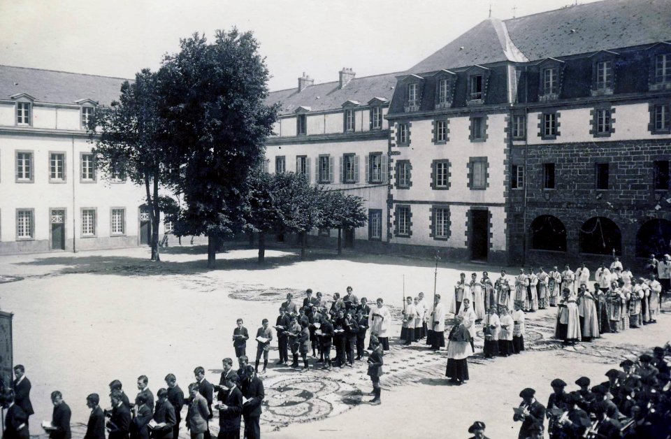 Procession à Pont-Croix