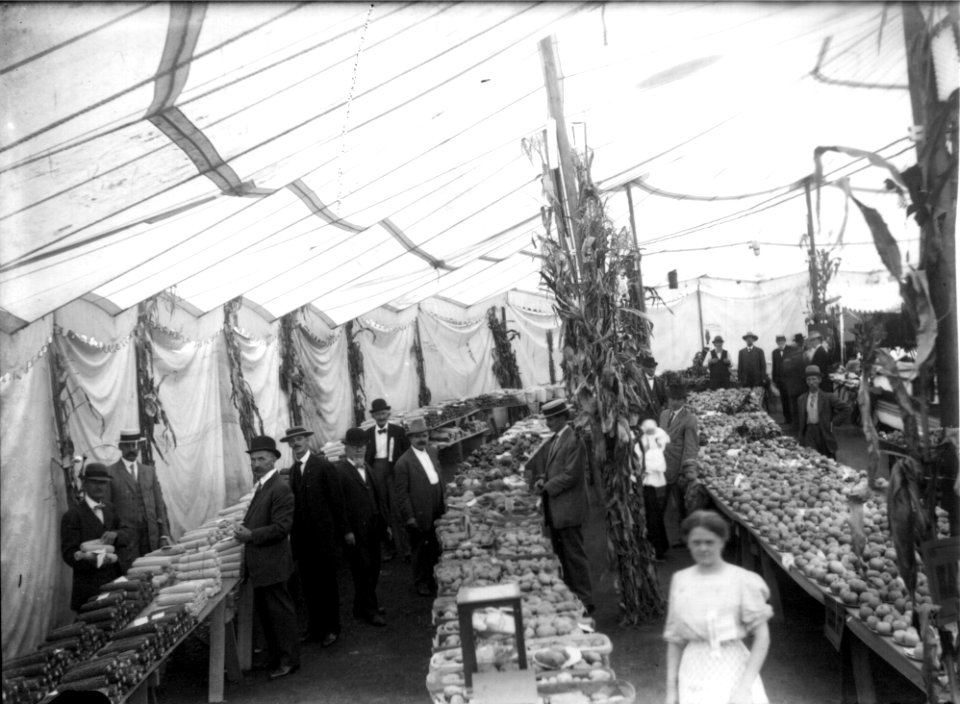 Produce exhibit at Oxford Street Fair ca. 1912 (3194677545)
