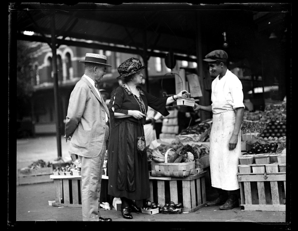 Produce market LCCN2016891613