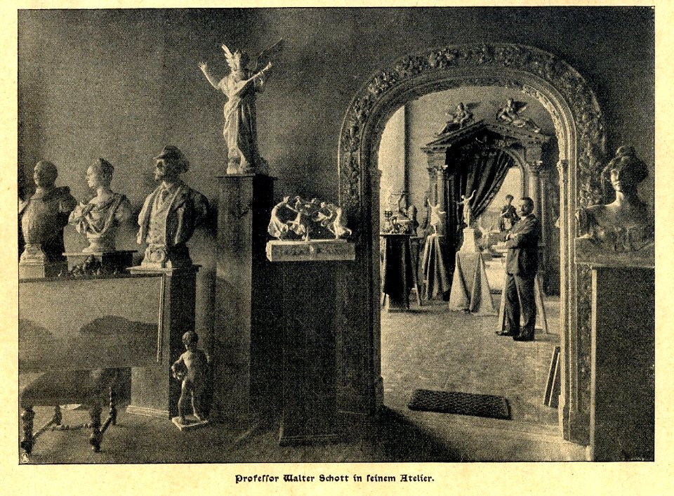 Professor Walter Schott in seinem Atelier, 1903