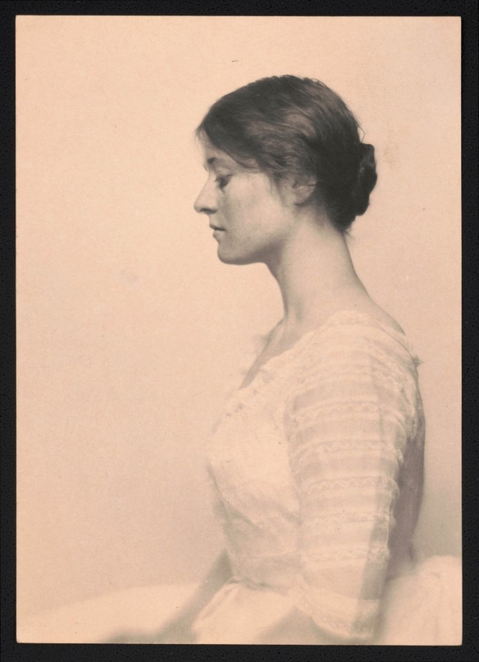 Profile portrait of an unidentified woman, facing left LCCN2017659328
