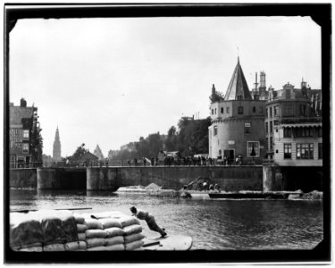 Prins Hendrikkade 94-95 (rechts) Jacob Olie (max res) photo