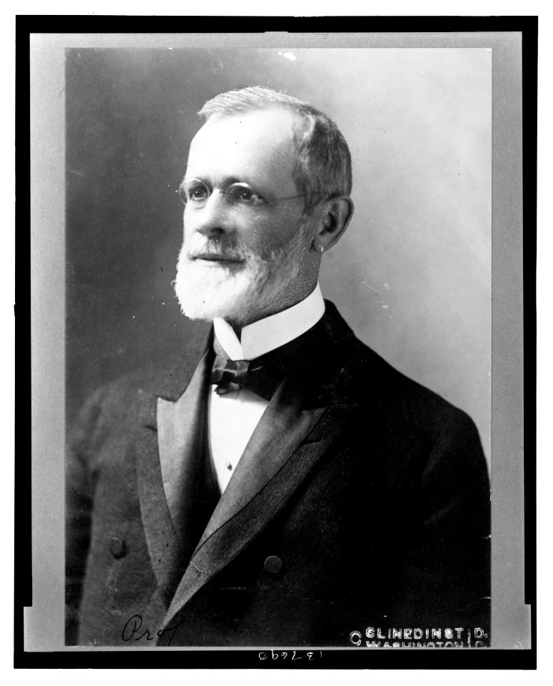 Professor Cleveland Abbe, first head of U.S. Weather Bureau, head-and-shoulders portrait, facing left) - Clinedinst, Washington, D.C LCCN2008677105