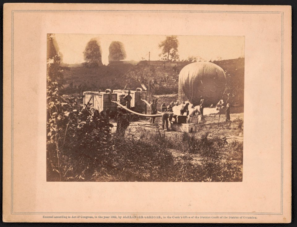 Professor Lowe inflating Balloon Intrepid to reconnoiter Battle of Fair Oaks LCCN2015649857