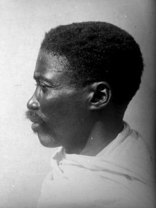 Profilbild av en antimor-man från Tauanarivo. Sainte Marie de Marovoay, S-te Marie de Marovoay - SMVK - 001709