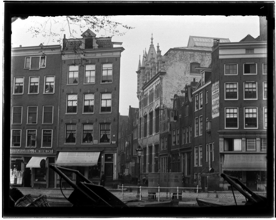 Prinsengracht 206 (ged)-210 (vrnl) Jacob Olie (max res)