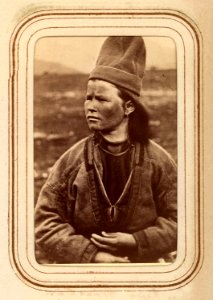 Profilporträtt av Inga Kajsa Granström, 22 år, Tuorpons sameby. Lotten von Düben 1868 - Nordiska Museet - NMA.0033119 1