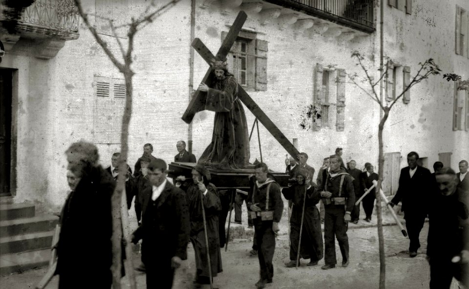 Procesión de Semana Santa en Hondarribia (3 de 3) - Fondo Car-Kutxa Fototeka