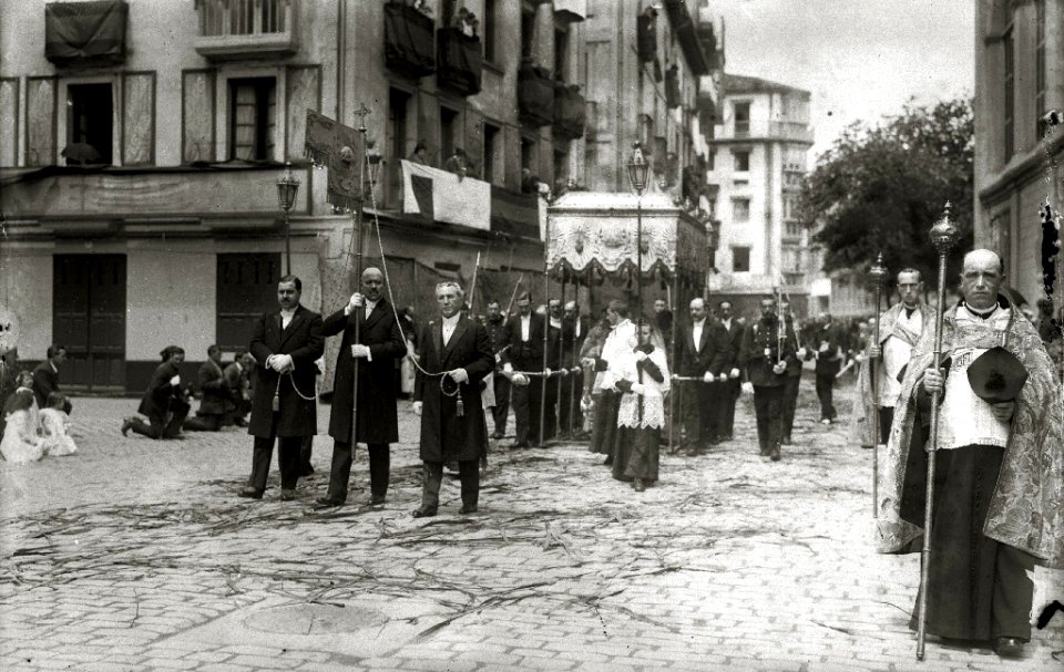 Procesión del Corpus Christi (7 de 7) - Fondo Car-Kutxa Fototeka