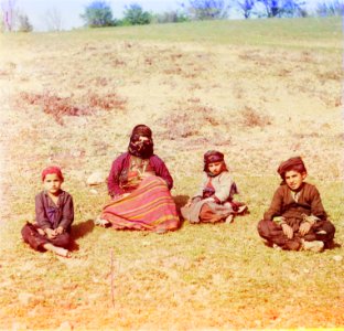 Prokudin-Gorsky. Kurd woman with children. (Artvin)