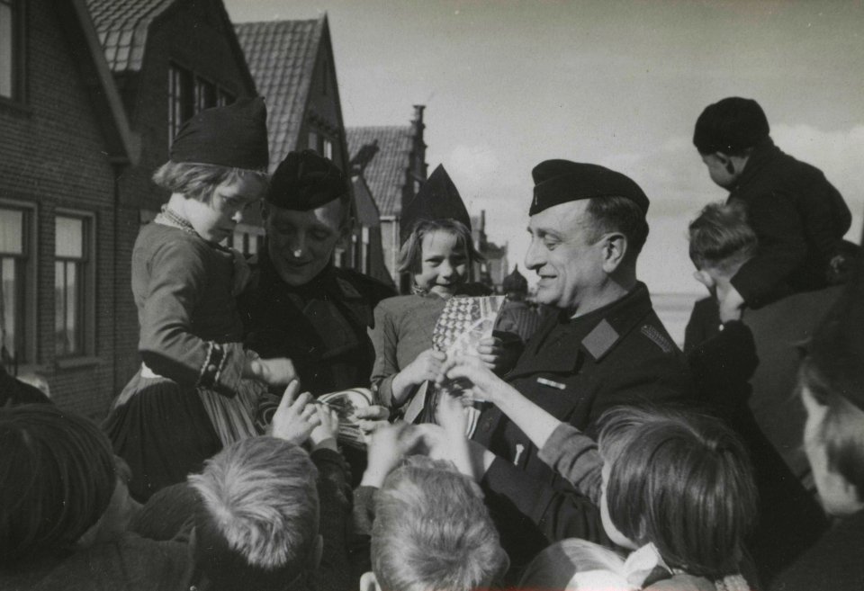Propaganda Volendam - Fotodienst der NSB - NIOD - 211787