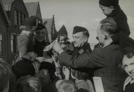 Propaganda Volendam - Fotodienst der NSB - NIOD - 211816