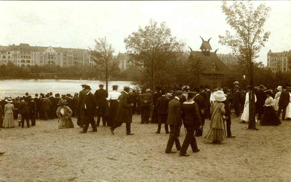 Promenadenkonzert im Hohenzollernpark (später Schrevenpark) (Kiel 55.600)