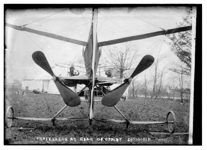 Propellers at rear of Cooley dirigible LCCN2014688857