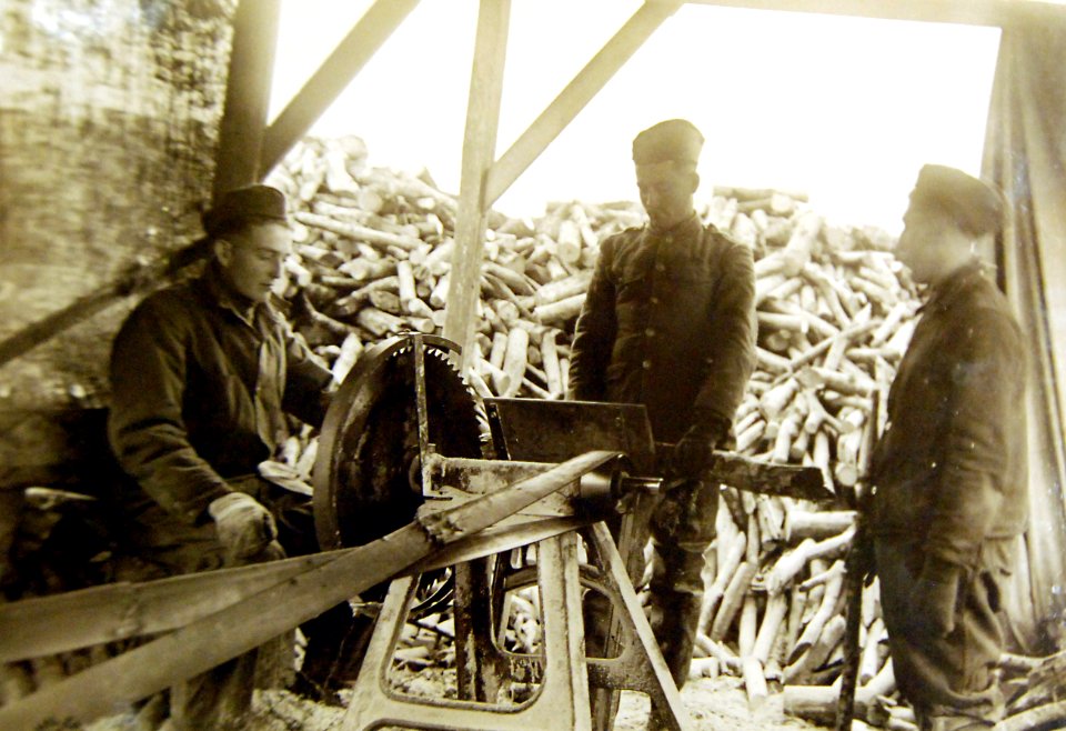Privates preparing the firewood for the 1st Corps School, Gondrecourt, (Meuse), France, 1918 (32140189142)