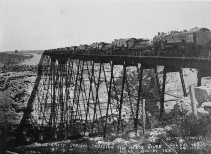 Prosperity Special crossing the Pecos river, near Langtry, Texas LCCN93513630