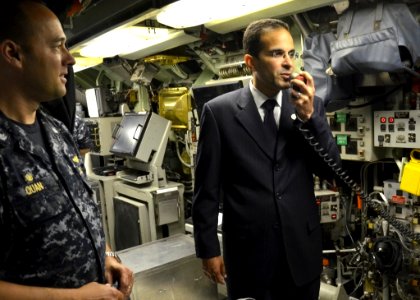 Providence mayor aboard USS Providence 130531-N-TN558-070 photo