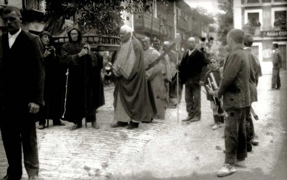 Procesión de Semana Santa en Hondarribia (1 de 3) - Fondo Car-Kutxa Fototeka