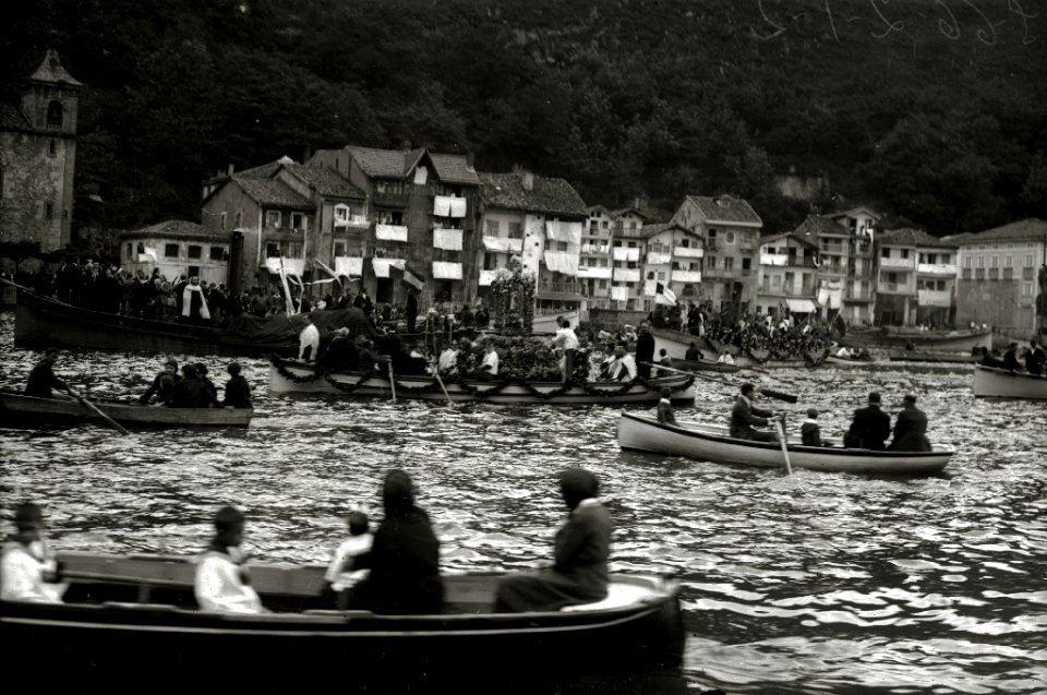 Procesión marinera en la localidad de Pasaia (1 de 3) - Fondo Car-Kutxa Fototeka