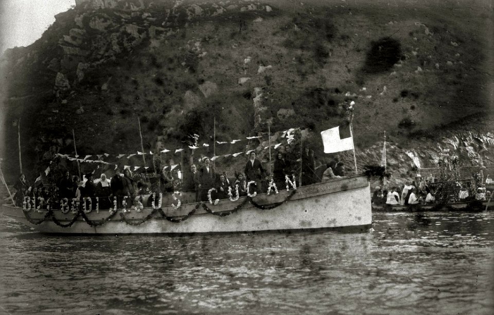 Procesión marítima del Niño Jesús de Praga en la localidad de Pasaia (2 de 4) - Fondo Car-Kutxa Fototeka