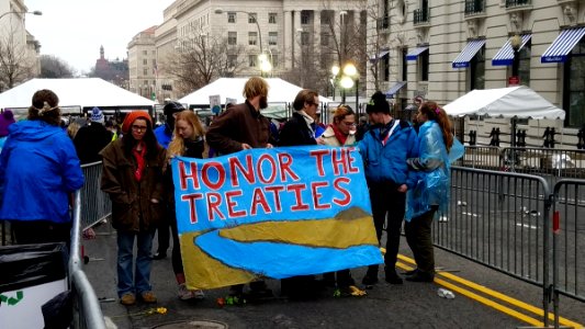 Protesters C2oQgtGWIAEv 4-