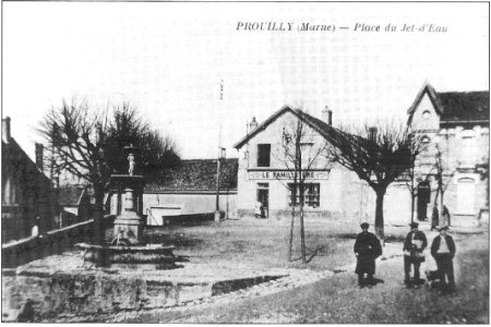 Prouilly place du jet d'eau familistère