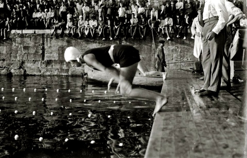 Prueba de natación en el puerto de San Sebastián (10 de 17) - Fondo Car-Kutxa Fototeka