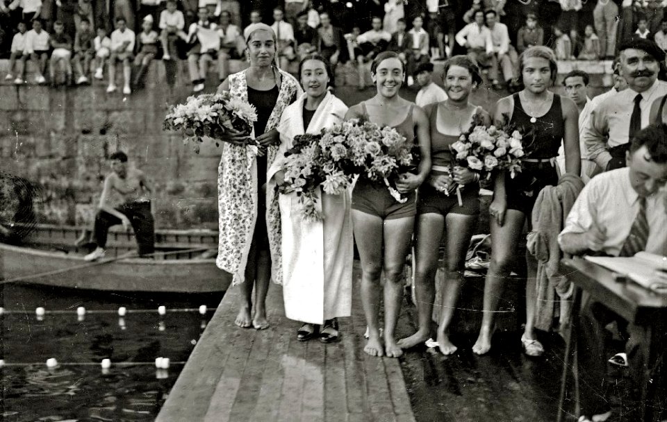 Prueba de natación en el puerto de San Sebastián (14 de 17) - Fondo Car-Kutxa Fototeka