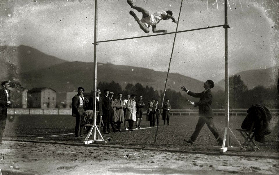Pruebas atléticas en el campo de Berazubi de Tolosa (3 de 25) - Fondo Car-Kutxa Fototeka