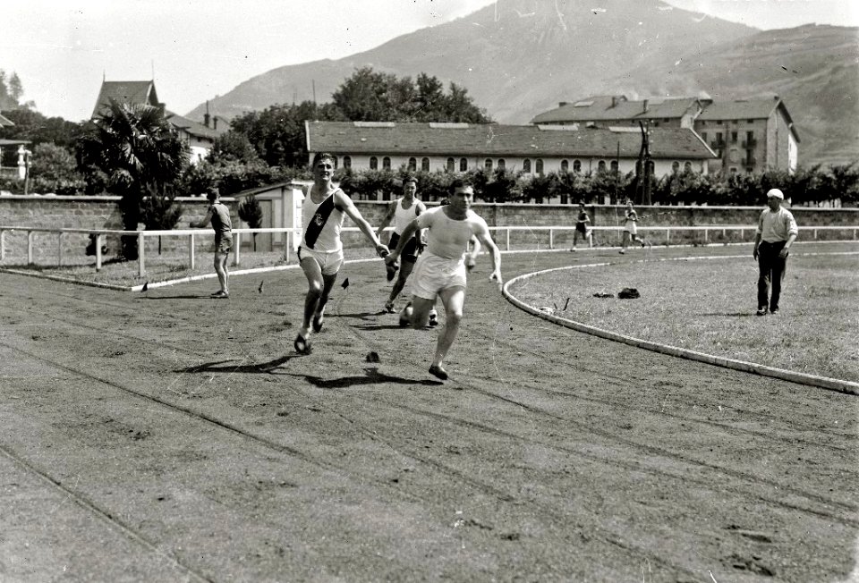 Pruebas atléticas en el campo de Berazubi en Tolosa (11 de 13) - Fondo Car-Kutxa Fototeka