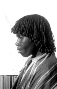 Profilbilder av sakalav-kvinna. S-te Marie de Marovoay, n.v. Madagaskar. Sainte Marie de Marovoay - SMVK - 001683 photo