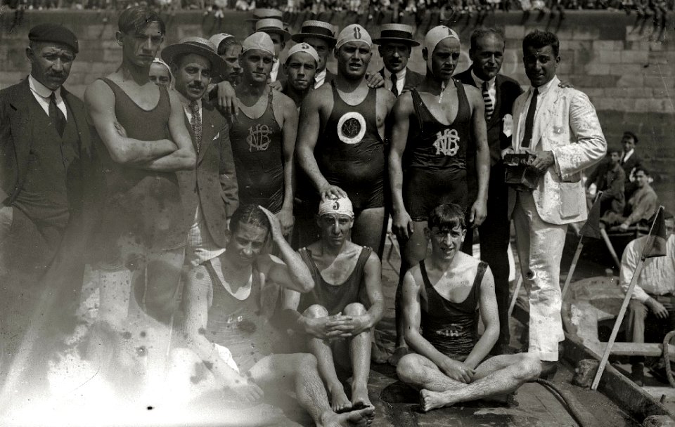 Prueba de natación en el puerto de San Sebastián (4 de 17) - Fondo Car-Kutxa Fototeka