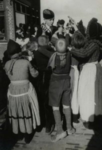 Propaganda Volendam - Fotodienst der NSB - NIOD - 211814