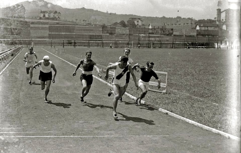Pruebas atléticas en el campo de Berazubi en Tolosa (13 de 13) - Fondo Car-Kutxa Fototeka